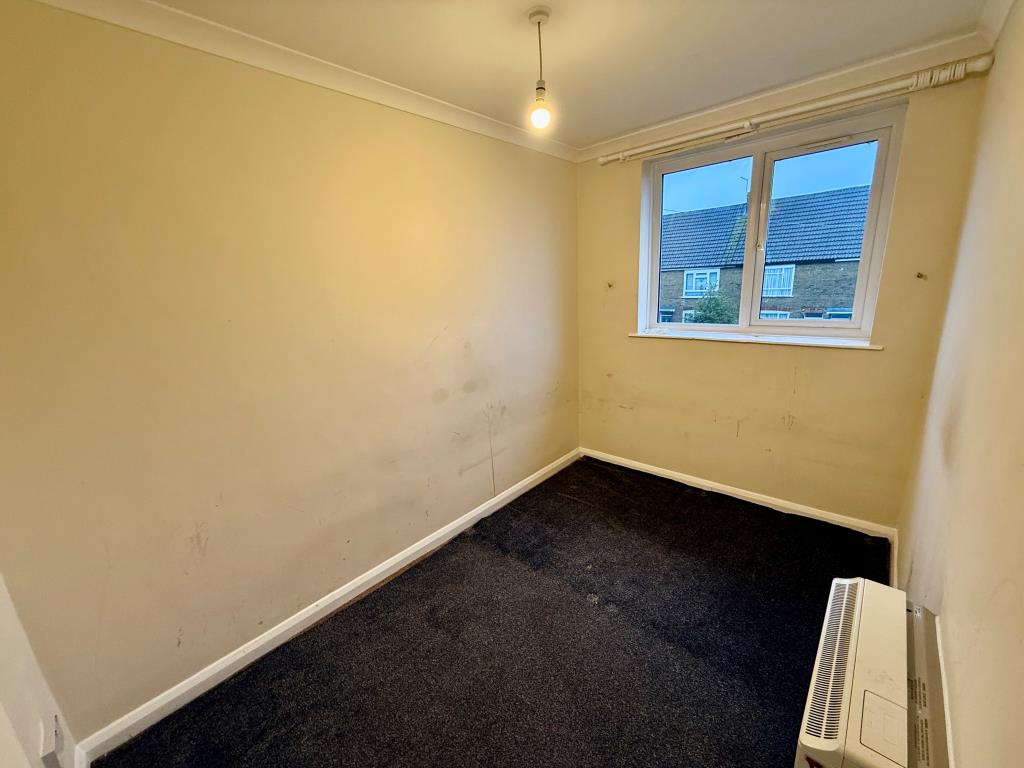 Lot: 131 - TWO-BEDROOM FLAT FOR IMPROVEMENT - Bedroom two